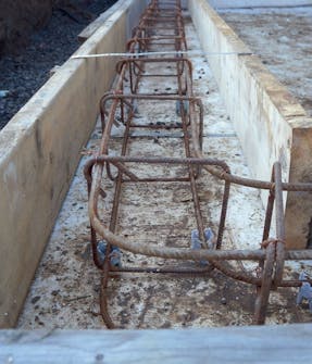 Byg selv udestue: I forskallingen bygger vi en armering Byg selv udestue: I forskallingen bygger vi en armering